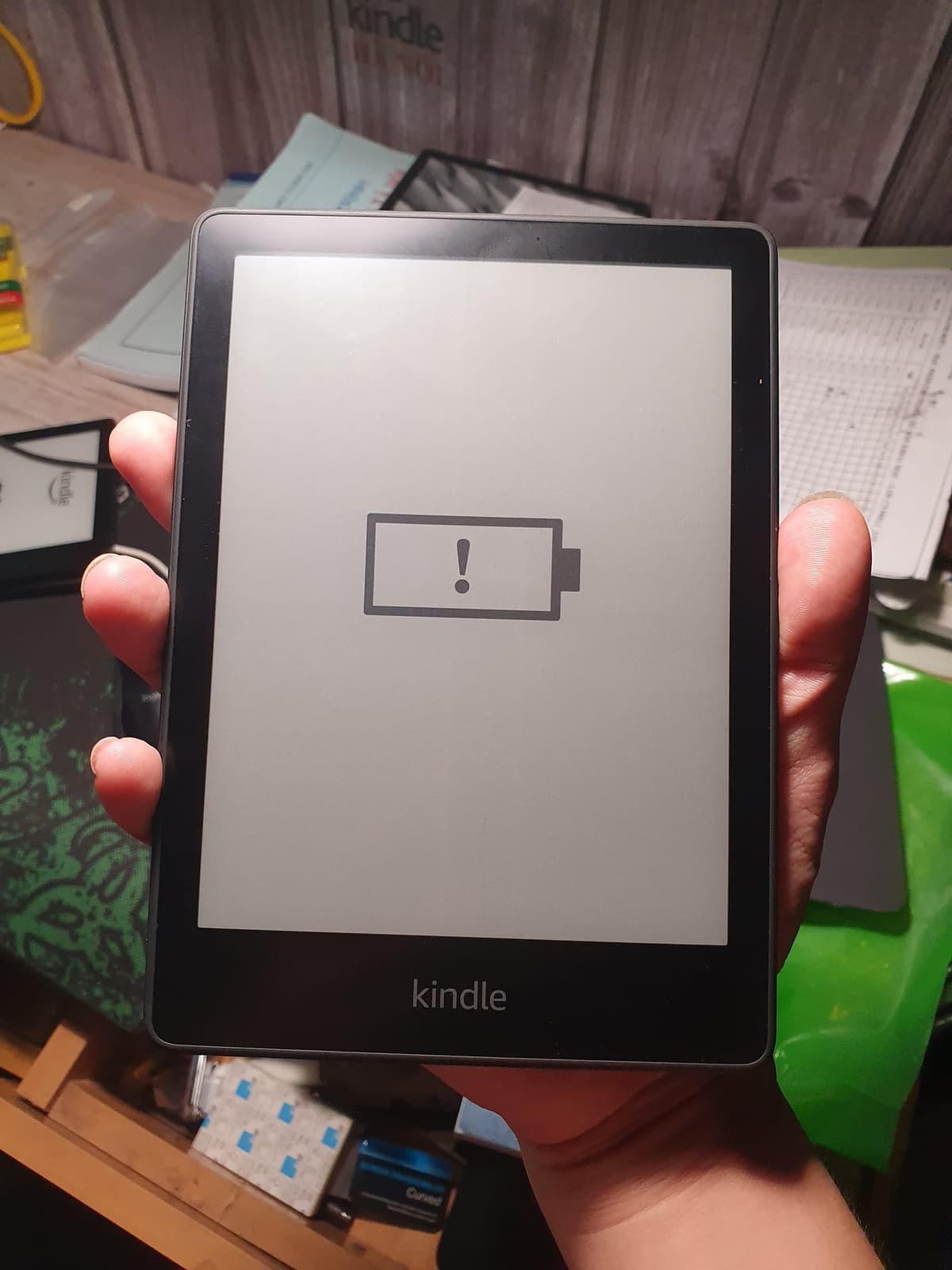 Pin máy đọc sách Kindle có dễ chai không?